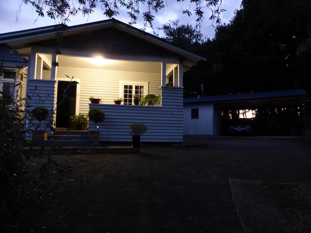 Bungalow On Bell Common ตาอูรังกา ภายนอก รูปภาพ